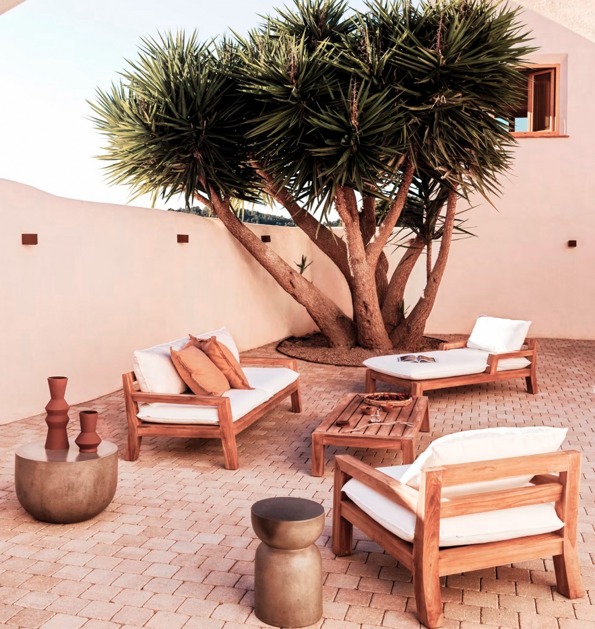 Уголок для мыслителя: благородство дерева и минимализм