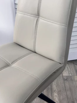 Поворотный стул VIGGE из экокожи, бежевый, чёрный каркас 60X64X90 CM