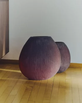 Стеклянная ваза Rovena бордового цвета 44X14.6X43.5 CM