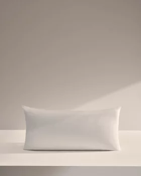 Подушка Nyla из микрофибры 80X40X15 CM