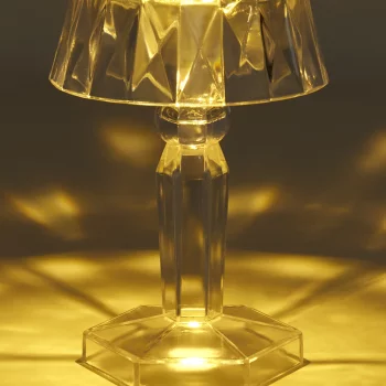 Аккумуляторный светильник LED 6,7X6,7X11,7 CM