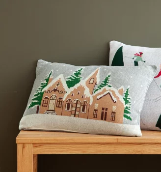 Подушка вязаная с новогодним рисунком Christmas Village 40X60 CM