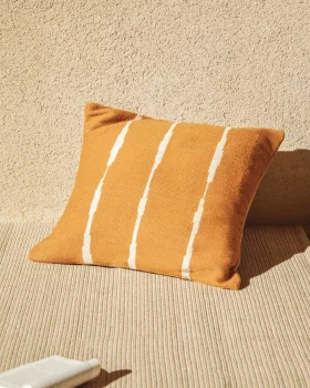 Напольная подушка Daila с графичным узором Ikat 70X70 CM