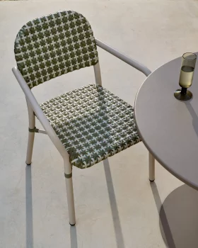 Штабелируемый стул Tuccia из алюминия и синтетического ротанга 60X57X84 CM