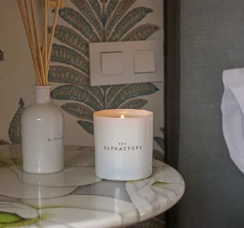 Свеча ароматическая The Olphactory White insignia Acqua bergamota 60 часов горения
