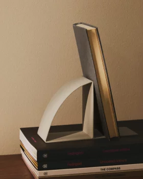 Бежевый металлический держатель для книг Mistra 16X6X10 CM