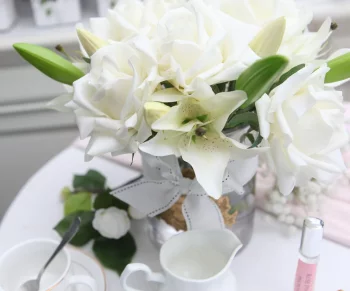 Ароматизированный букет роз и лилий Luxury Grand Bouquet 26X26X32 CM