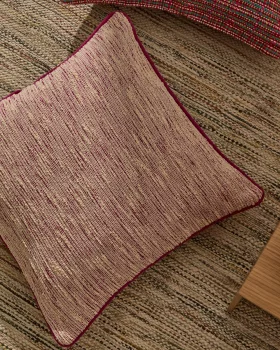 Розовая жаккардовая наволочка Brisella с контрастной окантовкой 45X45 CM