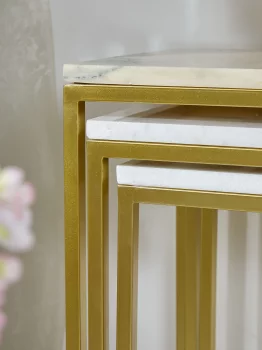 Комплект из трёх вспомогательных столиков Jai 62X32X64 / 57X29X59 / 52X26X54 CM