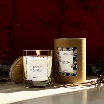Свеча ароматическая Bisquit&Berries 40 часов горения