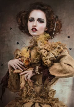 Постер на закаленном стекле Doll 80X120 CM