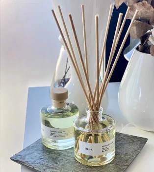 Диффузор ароматический Lab Co розовый перец и ирис 100 ml