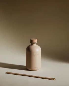 Ароматический диффузор с ротанговыми палочками The Essence 480 мл 8.3X8.3X28.2 CM