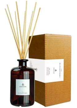 Диффузор ароматический The Olphactory Cedar & Oud 500 ml