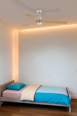 Потолочный вентилятор Lantau из матового никеля и сосны с LED 132X39 CM 3