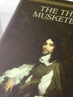 Шкатулка в виде книги Musketeers 19X7X27 CM 7