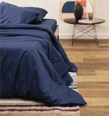 Комплект постельного белья из сатина Essential 150X200 CM тёмно-синего цвета 8
