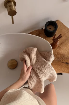 Полотенце для рук из умягченной вафли кремового цвета из коллекции essential, 50x90 см 10