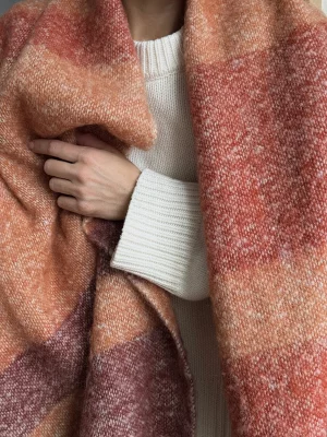 Плед мохеровый over horizon терракотового цвета из коллекции trendy ruffles, 130х180 см 3