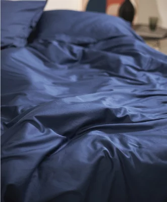 Комплект постельного белья из сатина Essential 200X220 CM тёмно-синего цвета 3