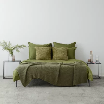 Плед из хлопка жемчужной вязки Essential 130X180 CM оливкового цвета 4