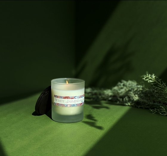 Свеча ароматическая Enchanted Forest White jasmine 40 часов горения 2