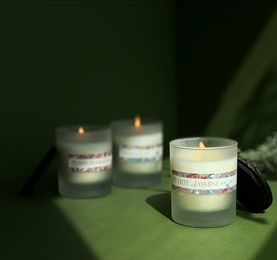 Свеча ароматическая Enchanted Forest White jasmine 40 часов горения 3
