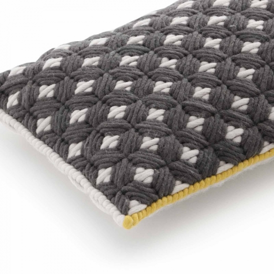 Декоративная подушка Silai Cushion 60X35 CM черно-белая 2
