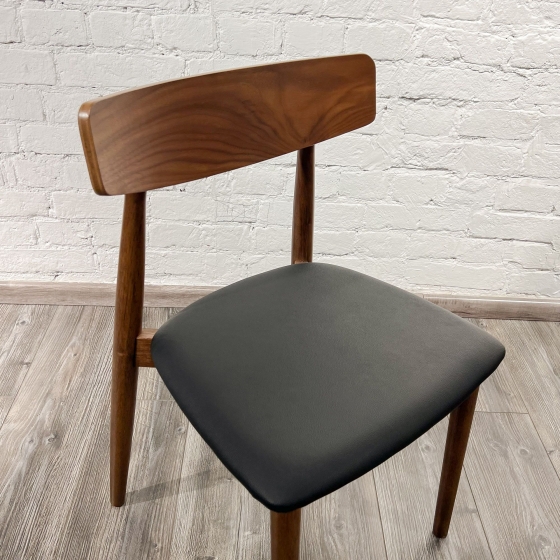 Стул Фарум черная матовая экокожа ножки орех 47X46X77 CM 14