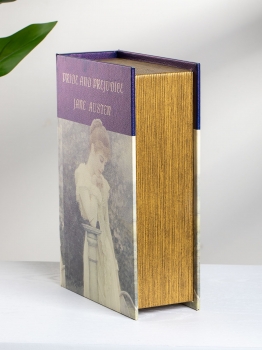 Шкатулка в виде книги Prain and Prejudice 19X8X27 CM