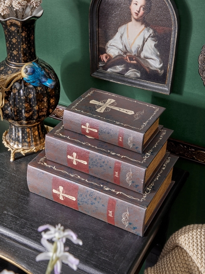 Комплект из трёх шкатулок в виде книг Arthur 21X8X29 / 19X7X27 / 14X5X20 CM 2