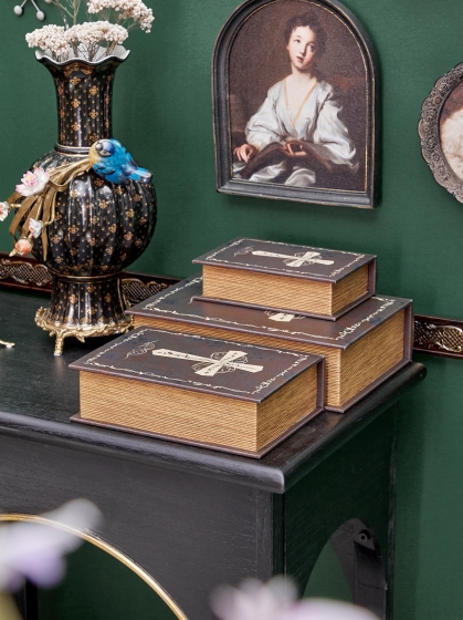 Комплект из трёх шкатулок в виде книг Arthur 21X8X29 / 19X7X27 / 14X5X20 CM 4