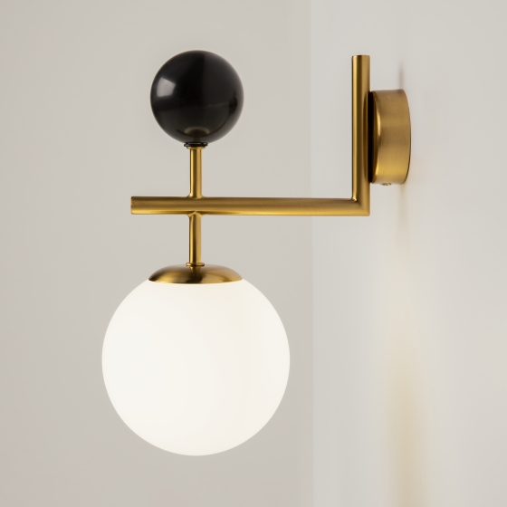 Настенный светильник Museo латунный, стекло белое 10