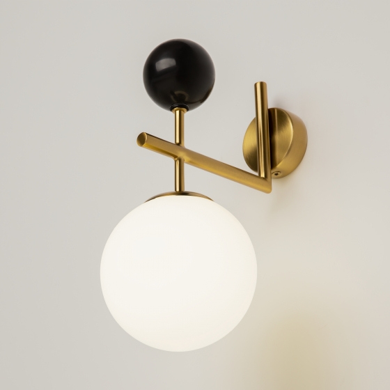 Настенный светильник Museo латунный, стекло белое 11