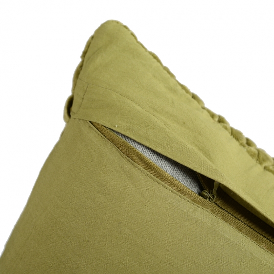 Подушка декоративная из бархата Essential 45X45 CM оливкового цвета 9