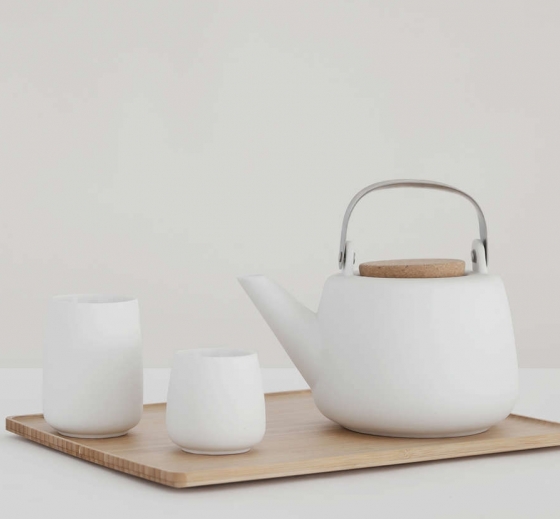 Фарфоровый чайник с крышкой из пробки Nicola 1200 ml белого цвета 2