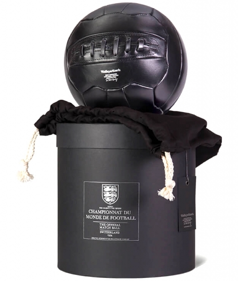Декоративная интерпретация мяча Swiss WC Match-Ball чёрного цвета 5