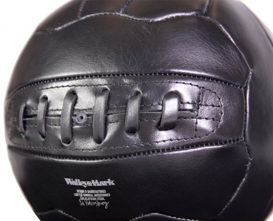 Декоративная интерпретация мяча Swiss WC Match-Ball чёрного цвета 6