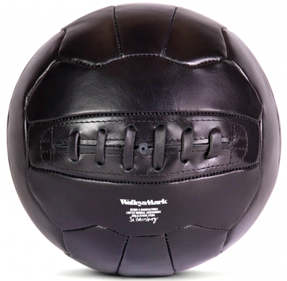 Декоративная интерпретация мяча Swiss WC Match-Ball чёрного цвета 2