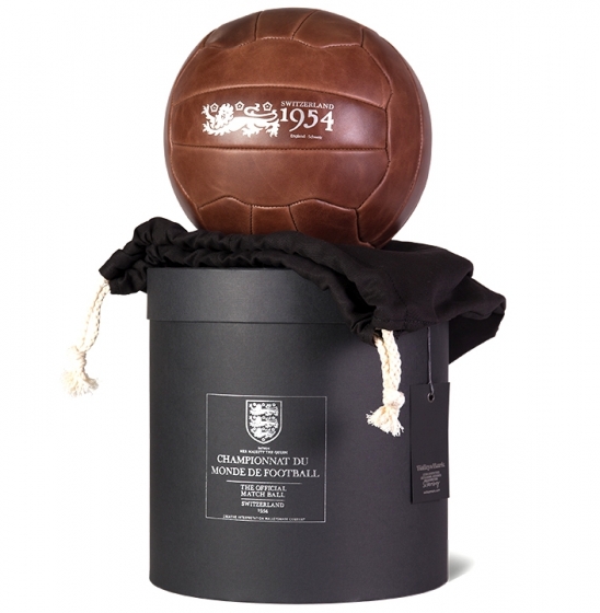 Декоративная интерпретация мяча Swiss WC Match-Ball коричневого цвета 6