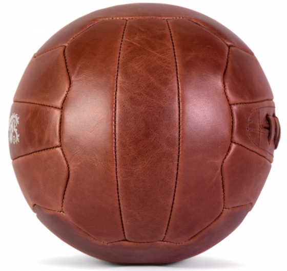 Декоративная интерпретация мяча Swiss WC Match-Ball коричневого цвета 3